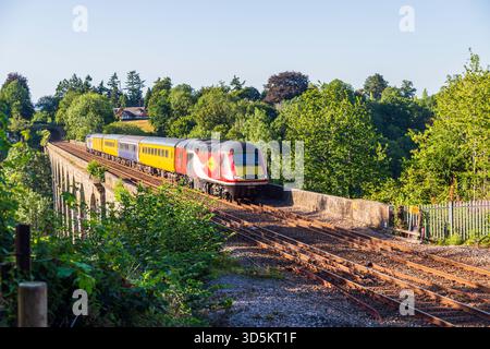 Der High-Speed-Testzug von Network Rail (betrieben von Colas Rail) überquert den Chirk Viaduct in Richtung Shrewsbury. Stockfoto