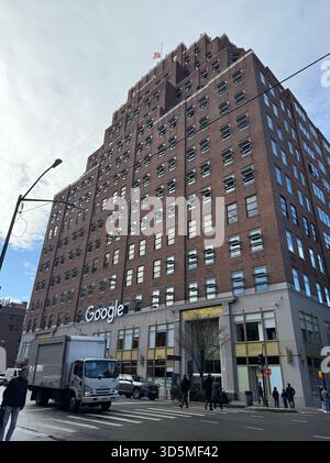 14. November 2025, New York City, New York: (NEUE) Fassade des Google Building in Manhattan-NYC. 13. November 2025, New York, USA: Die Fassade des google-Gebäudes an der 111 8th Avenue in manhattan, New York City.Credit: Niyi Fote/Thenews2 (Foto: Niyi Fote/Thenews2/ZUMAPRESS) (Credit Image: © Niyi Fote/TheNEWS2 via ZUMA Press Wire) NUR REDAKTIONELLE VERWENDUNG! Nicht für kommerzielle ZWECKE! Stockfoto