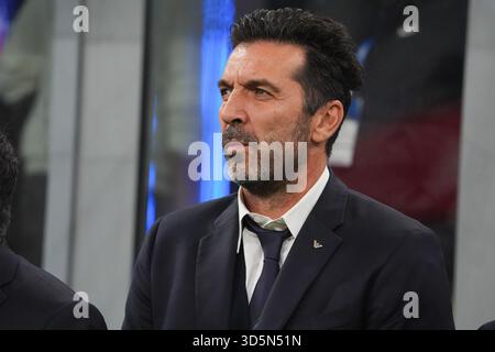 Mailand, Italien. 16/11/2025. Gianluigi Buffon Leiter der italienischen Delegation während der FIFA-Weltmeisterschaft 2026, Qualifikationsspiele, im Giuseppe Meazza-Stadion. Quelle: Alessio Morgese / Alamy Live News Stockfoto