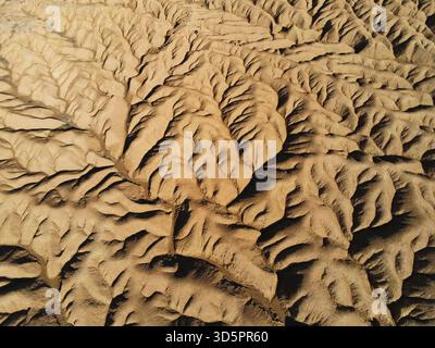 Luftaufnahme dramatischer Wüstenerosionsmuster Stockfoto