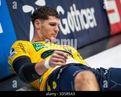 Sebastian Heymann (Rhein-Neckar Loewen, 13) liegt nach einem Angriff Bergischer HC vs. Rhein-Neckar Loewen, Handball, 1. Bundesliga, 12. Spieltag, Saison 2025/2026, 16.11.2025 Foto: Eibner-Pressefoto/Damian Kruczynski Stockfoto