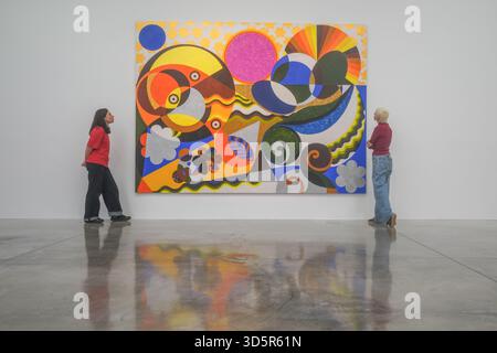 Beatriz Milhazes Além do Horizonte, wirbelndes Wasser 2025 Acryl auf Leinen Stockfoto