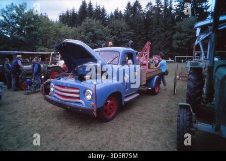Fast jedes Jahr findet in Fleckl das traditionelle historische Traktortreffen statt. Hier ein alter Opel [automatisierte Übersetzung] Stockfoto
