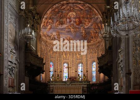 Ferrara, Italien - 8. Mai 2024: Das letzte Urteil von Bastianino über die Apsis der Kathedrale von Ferrara, Basilica Cattedrale di San Giorgio, Ferrara, Italien Stockfoto