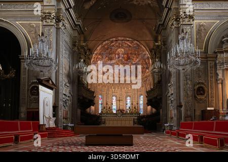 Ferrara, Italien - 8. Mai 2024: Das letzte Urteil von Bastianino über die Apsis der Kathedrale von Ferrara, Basilica Cattedrale di San Giorgio, Ferrara, Italien Stockfoto