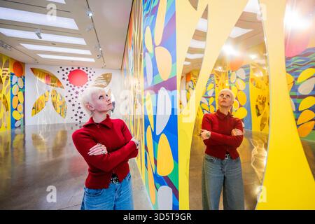 London, Großbritannien. November 2025. Além do Horizonte, 2025 - Beatriz Milhazes, Além do Horizonte, eine neue Ausstellung, die vom 19. November 2025 bis 17. Januar 2026 im White Cube Mason's Yard stattfindet. Guy Bell/Alamy Live News Stockfoto