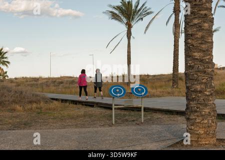 Promenade am Strand von Pinar in der Stadt Castellon de la Plana, Spanien, Europa Stockfoto