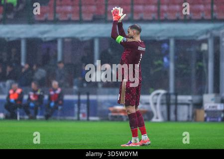 Mailand, Italien. November 2025. Gianluigi Donnarumma von Italien gibt Gesten während des Qualifikationsspiels der FIFA-Weltmeisterschaft 2026 zwischen Italien und Norwegen im San Siro Stadion in Mailand Credit: BEAUTIFUL SPORTS Pressefotoagentur/Alamy Live News Stockfoto