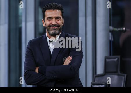 Gianluigi Buffon, Leiter der italienischen Delegation, reagiert auf das Qualifikationsspiel zur FIFA-Weltmeisterschaft 2026 zwischen Italien und Norwegen im San Siro Stadion in Mailand Stockfoto