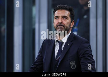 Gianluigi Buffon, Leiter der italienischen Delegation, reagiert auf das Qualifikationsspiel zur FIFA-Weltmeisterschaft 2026 zwischen Italien und Norwegen im San Siro Stadion in Mailand Stockfoto