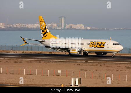Eine Boeing 737-8 MAX der polnischen Ryanair-Tochter Buzz am Flughafen Lanzarote Arrecife Stockfoto