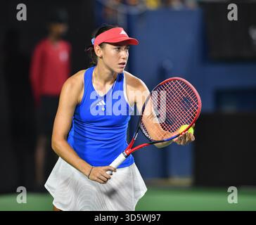 Bengaluru, Indien. November 2025. Kaja Juvan (SVN) über Action während des Gruppenspiels im staatlichen Rasen-Tennisverein Karnataka während der Billie Jean King Cup Playoffs in Bengaluru, Indien am 15. November 2025 Credit: Independent Photo Agency/Alamy Live News Stockfoto