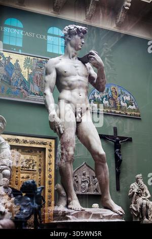 Die V&A-Besetzung von Michelangelos Skulptur von David, London. Stockfoto