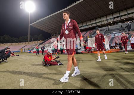 Attard, Malta. November 2025. Jakub Kiwior aus Polen vor dem Spiel der Gruppe G der europäischen Qualifikation zur FIFA-Weltmeisterschaft 2026 zwischen Malta und Polen im Ta' Qali National Stadium in Attard, Malta am 17. November 2025 (Foto: Andrew SURMA/SIPA USA). Quelle: SIPA USA/Alamy Live News Stockfoto