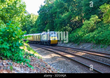 Der Hochgeschwindigkeits-Testzug von Network Rail (betrieben von Colas Rail) überquert die Chirk Bank Stockfoto
