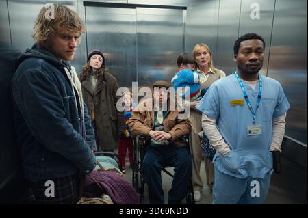 ERSCHEINUNGSDATUM: 24. Dezember 2025 TITEL: Goodbye June STUDIO: Netflix REGISSEUR: Kate Winslet PLOT: Folgt einer Gruppe von geschwisterlichen Bruchstücken, die unter plötzlichen und schwierigen Umständen zusammenkommen müssen. DIE HAUPTROLLEN sind: JOHNNY FLYNN als Connor, ANDREA RISEBOROUGH als Molly, TIMOTHY SPALL als Bernie, KATE WINSLET als Julia. NUR REDAKTIONELLE VERWENDUNG! Nicht für kommerzielle ZWECKE! Stockfoto