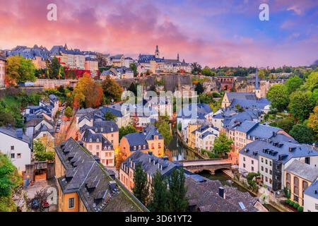 Die Stadt Luxemburg, die Hauptstadt des Großherzogtums Luxemburg. Die Altstadt und das Viertel Grund. Stockfoto