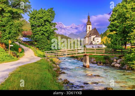Nationalpark Berchtesgaden, Deutschland. Pfarrkirche St. Sebastian im Dorf Ramsau Stockfoto