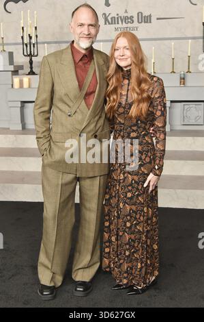 CA. 17. November 2025. Katie Chastain, Nathan Johnson at Arrivals for WAKE UP DEAD MAN: A KNIVES OUT MYSTERY Premiere, Academy Museum of Motion Pictures, Los Angeles, CA, 17. November 2025. Quelle: Elizabeth Goodenough/Everett Collection/Alamy Live News Stockfoto