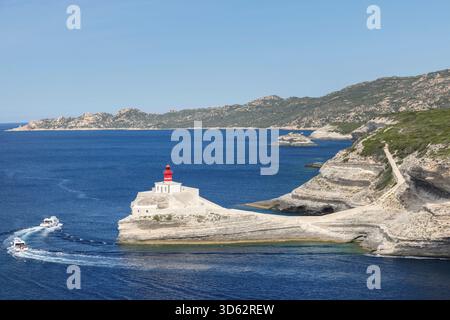 Leuchtturm La Madonetta am Eingang zum Hafen von Bonifacio, Frankreich, Korsika, Bonifacio Stockfoto