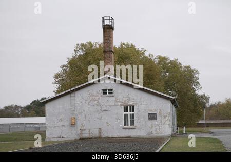 Oranienburg, Deutschland. KZ Sachsenhausen. Sie wurde von der SA im März 1933 nördlich von Berlin errichtet. Sie war unter dem NS-Regime von Juli 1936 bis April 1945 in Betrieb. Sachsenhausen war ein Arbeitslager mit mehreren Nebenlagern, einer Gaskammer und einem medizinischen Versuchsgebiet. Sie war ursprünglich für die große Zahl politischer Gefangener konzipiert, die sich gegen das Nazi-Regime richteten. Ab 1938 begann es, Tausende von Juden zu halten. Ab 1940 wurden auch Polen nach Sachsenhausen geschickt und ab 1941 sowjetische Soldaten gefangen genommen. Gefangenenwäsche Stockfoto