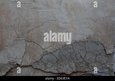 Rustikaler grauer und beigefarbener verwitterter abstrakter Grunge-Stein-Hintergrund, gerissen und zerkratzt, hochauflösende Hintergründe, Copyspace, Schichten Stockfoto