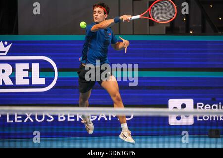 Bergamo, Italien. November 2025. Fausto TABACCO (ITA) während ATP Challenger Bergamo, internationales Tennisspiel in Bergamo, Italien, 18. November 2025 Credit: Independent Photo Agency/Alamy Live News Stockfoto