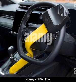 StopLock Pro Lenkrad Fahrzeug Immoboliser im Auto eingebaut Stockfoto