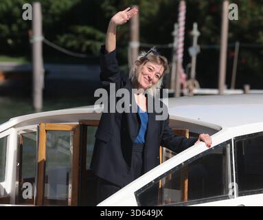 VENEDIG, ITALIEN - 4. SEPTEMBER: Valeria Bruni wird am 4. September 2025 auf dem 82. Venedig Filmfestival in Venedig gesehen Stockfoto