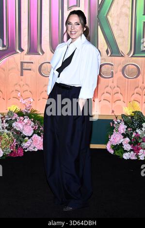 New York, USA. November 2025. Mel C geht durch den roten Teppich bei „Wicked: For good!“ New York Premiere in der David Geffen Hall, New York, NY, 17. November 2025. (Foto: Anthony Behar/SipaUSA) Credit: SIPA USA/Alamy Live News Stockfoto
