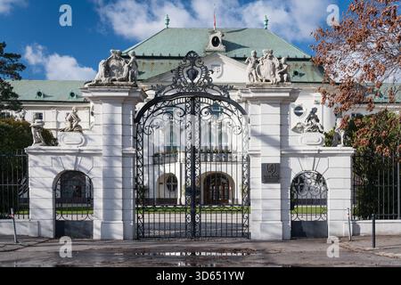 Büro des slowakischen Premierministers und Regierungsbüros auf dem Freiheitsplatz in Bratislava, Slowakei Stockfoto