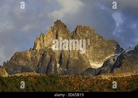 Blanc-Massiv im Abendlicht, Chamonix-Mont-Blanc, Haute-Savoie, Frankreich Stockfoto