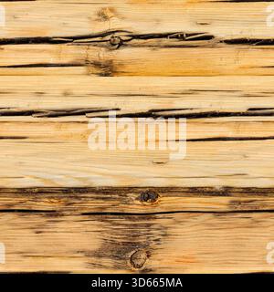 Nahtlose 4K-Fototextur von abgenutztem und schimmeligem Kiefernholz, gerissenem Bodenmaterial. Stockfoto