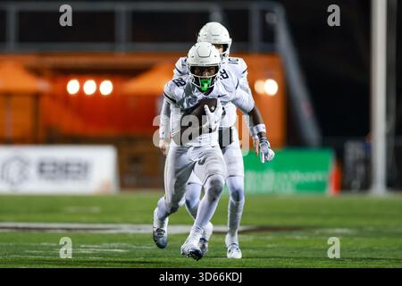 18. November 2025: Akron Zips Running Back Jordan Gant (22) läuft mit dem Ball während des vierten Viertels des NCAA-Fußballspiels zwischen Akron und Bowling Green im Doyt Perry Stadium in Bowling Green, OH. Brian Fisher/CSM Stockfoto