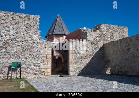 Zagreb, Kroatien - 7. Oktober 2025: Die mittelalterliche Festung Medvedgrad auf dem Berg Medvednica bei Zagreb, Kroatien Stockfoto