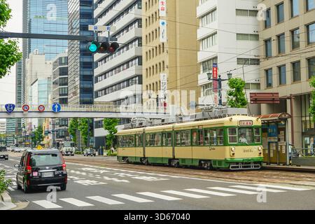 K-Beauty Make-up-Marken wie Foundation und Rouge in den Regalen eines Olive Young Einzelhandels im Einkaufszentrum Triple Street in Südkorea Stockfoto