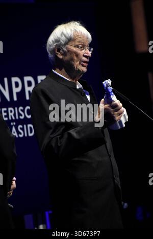 Gerhard Polt Kabarettist Ehrenpreistraeger des Ministerpraesidenten München 18.11.2025 Bergson Kunstkraftwerk München -Bayerisches Staatsminiterium für Wissenschaft und Kunst-Bayerischer Kunstpreis Verleihung- Foto München *** Gerhard Polt Kabarettist Preisträger des Staatsprämiers München 18 11 2025 Bergson Kunstkraftwerk München Bayerisches Staatsministerium für Wissenschaft und Kunst Bayerischer Kunstpreis Preis Preis München Foto München Foto München Foto München Foto München Stockfoto