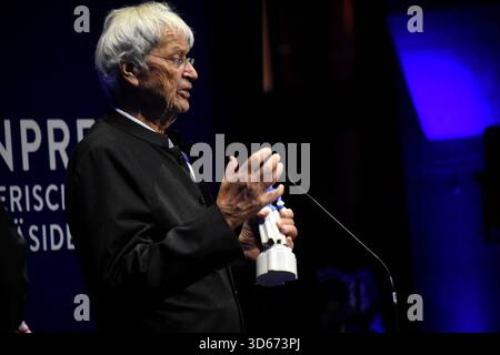 Gerhard Polt Kabarettist Ehrenpreistraeger des Ministerpraesidenten München 18.11.2025 Bergson Kunstkraftwerk München -Bayerisches Staatsminiterium für Wissenschaft und Kunst-Bayerischer Kunstpreis Verleihung- Foto München *** Gerhard Polt Kabarettist Preisträger des Staatsprämiers München 18 11 2025 Bergson Kunstkraftwerk München Bayerisches Staatsministerium für Wissenschaft und Kunst Bayerischer Kunstpreis Preis Preis München Foto München Foto München Foto München Foto München Stockfoto