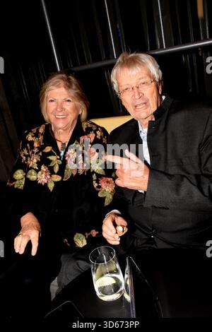 Christine Gerhard Polt Kabarettist Ehrenpreistraeger des Minsterpraesidenten Muenchen 18.11.2025 Bergson Kunstkraftwerk München -Bayerisches Staatsminiterium für Wissenschaft und Kunst-Bayerischer Kunstpreis Verleihung- Foto München *** Christine Gerhard Polt Kabarettist Ehrenpreisträgerin des Premierministers München 18 11 2025 Bergson Kunstkraftwerk München Bayerisches Staatsministerium für Wissenschaft und Kunst Preisverleihung Foto München Foto München Foto München München Foto München München München Foto München Foto München Stockfoto