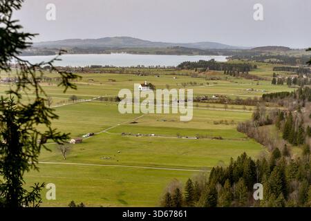 14.11.2025 xsvx, Wirtschaft emwir , v.l. St. Coloman, St.-Coloman-Kirche, Wallfahrtskirche, Kirche, Pilgerkirche, Barock, Fotomotiv, Alpsee Füssen *** 14 11 2025 xsvx, Economy emwir , V l St Coloman, St Coloman Kirche, Wallfahrtskirche, Kirche, Wallfahrtskirche, barock, Fotomotiv, Alpsee Füssen Stockfoto