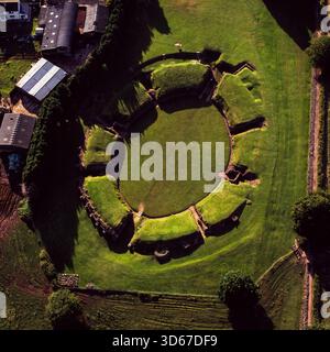 Das Caerleon Amphitheatre (Isca Augusta) ist eine Legionärsfestung in der römischen Provinz Britannia in Caerleon bei Newport im Südosten von Wales Stockfoto