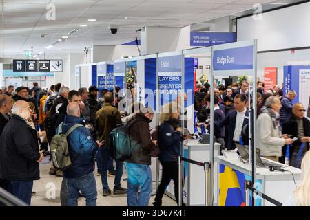 Amsterdam, Niederlande. November 2025. Amsterdam, Niederlande. November 2025. Innenansicht der METSTRADE 2025 Messehallen im RAI Amsterdam Convention Centre in Amsterdam, Niederlande, am 18. November 2025. Anrede: Aleksandr Nagornyi/Alamy Live News Anrede: Aleksandr Nagornyi/Alamy Live News Stockfoto