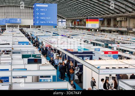Amsterdam, Niederlande. November 2025. Amsterdam, Niederlande. November 2025. Innenansicht der METSTRADE 2025 Messehallen im RAI Amsterdam Convention Centre in Amsterdam, Niederlande, am 18. November 2025. Anrede: Aleksandr Nagornyi/Alamy Live News Anrede: Aleksandr Nagornyi/Alamy Live News Stockfoto