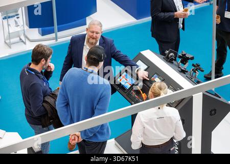 Amsterdam, Niederlande. November 2025. Amsterdam, Niederlande. November 2025. Innenansicht der METSTRADE 2025 Messehallen im RAI Amsterdam Convention Centre in Amsterdam, Niederlande, am 18. November 2025. Anrede: Aleksandr Nagornyi/Alamy Live News Anrede: Aleksandr Nagornyi/Alamy Live News Stockfoto