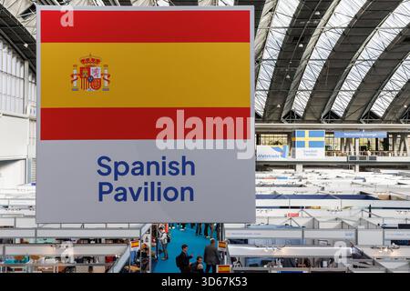 Amsterdam, Niederlande. November 2025. Amsterdam, Niederlande. November 2025. Innenansicht der METSTRADE 2025 Messehallen im RAI Amsterdam Convention Centre in Amsterdam, Niederlande, am 18. November 2025. Anrede: Aleksandr Nagornyi/Alamy Live News Anrede: Aleksandr Nagornyi/Alamy Live News Stockfoto