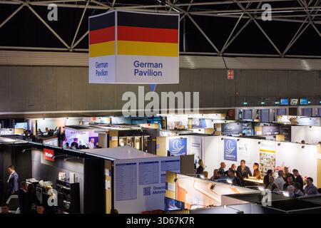 Amsterdam, Niederlande. November 2025. Amsterdam, Niederlande. November 2025. Innenansicht der METSTRADE 2025 Messehallen im RAI Amsterdam Convention Centre in Amsterdam, Niederlande, am 18. November 2025. Anrede: Aleksandr Nagornyi/Alamy Live News Anrede: Aleksandr Nagornyi/Alamy Live News Stockfoto