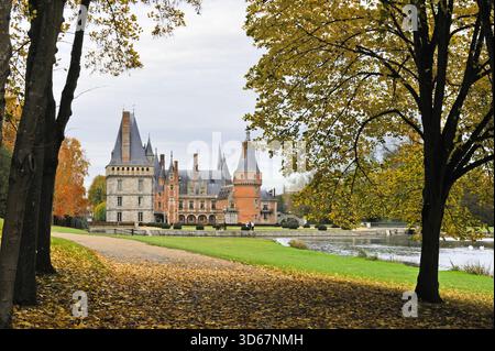 Chateau de Maintenon vom Park aus gesehen, Departement Eure-et-Loir, Region Centre, Frankreich, Europa Stockfoto