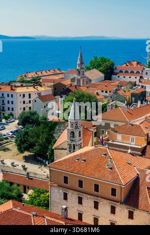 Panoramablick auf Zadar vom Glockenturm der St. Anastasia Kathedrale, Kroatien Stockfoto