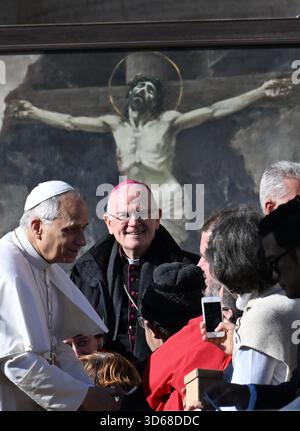 Vatikan am 19. November 2025. Papst Leo XIV. Nimmt am 19. November 2025 an der wöchentlichen Generalaudienz auf dem Petersplatz im Vatikan Teil. Foto: Eric Vandeville/ABACAPRESS.COM Credit: Abaca Press/Alamy Live News Stockfoto
