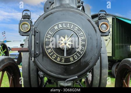 Die Rauchkastentür eines Wallis & Steevens Traktionsmotors, Smallwood Vintage Rally, Sandbach, Cheshire, England, UK Stockfoto